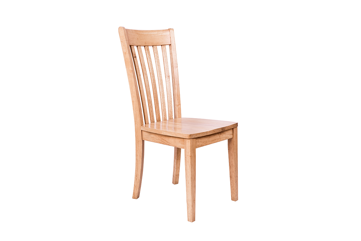 Une chaise en bois 