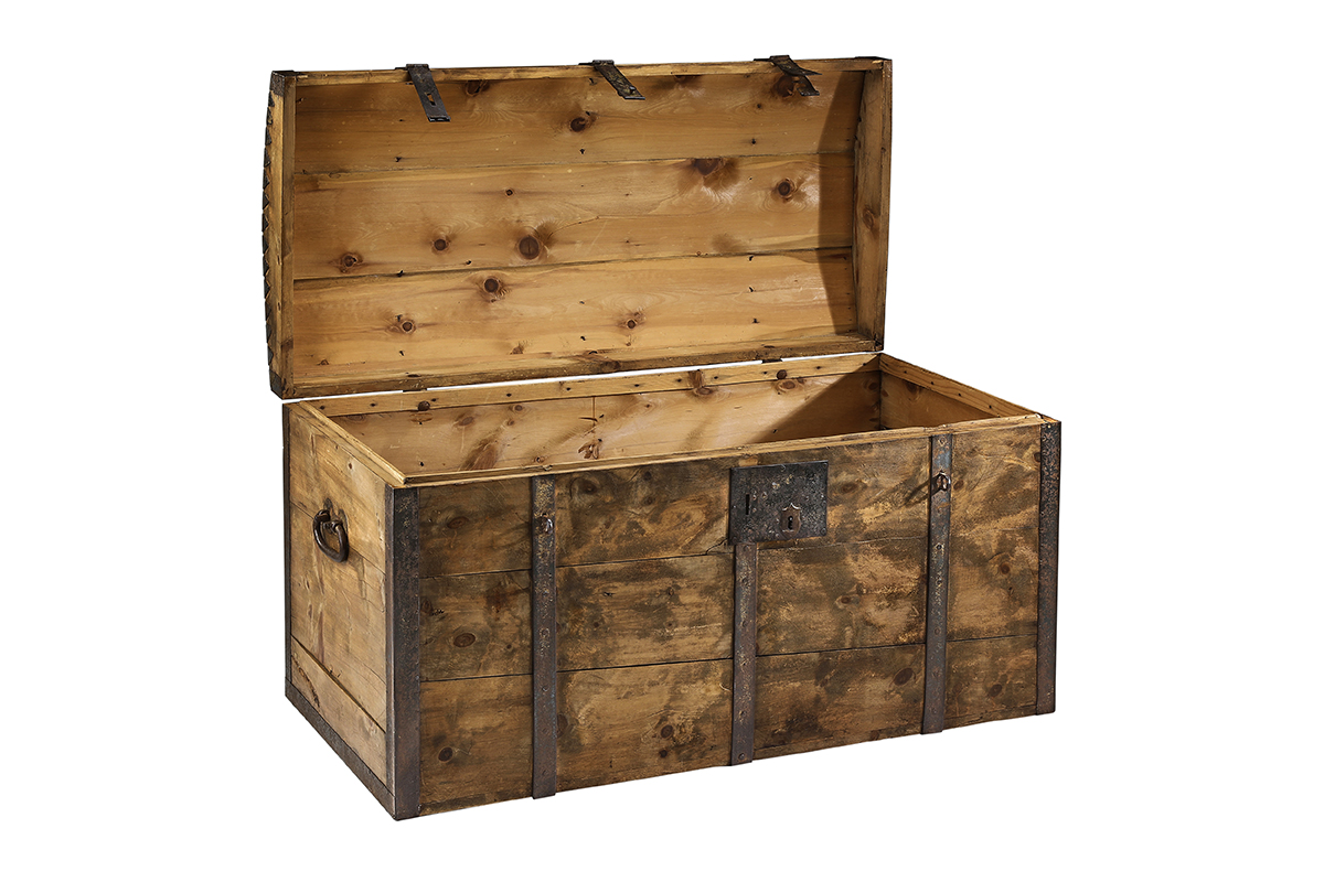 Un coffre en bois 
