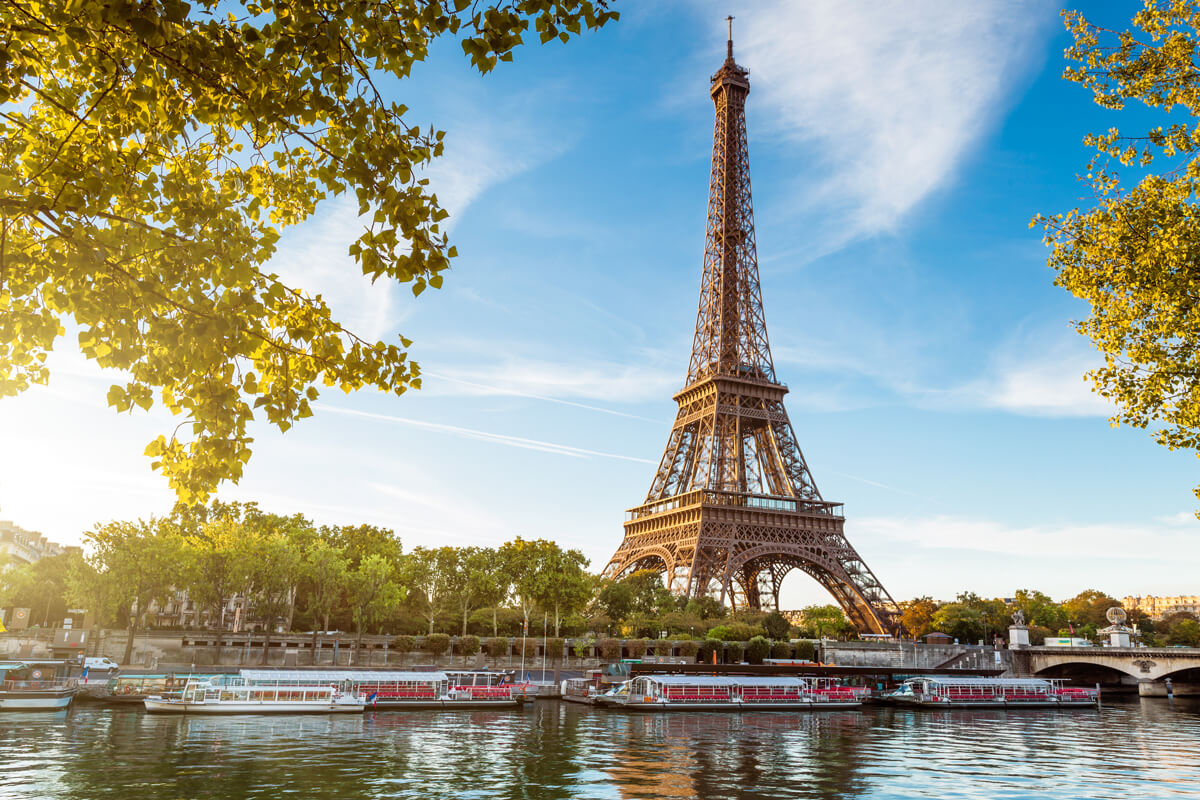 La tour Eiffel, à Paris.